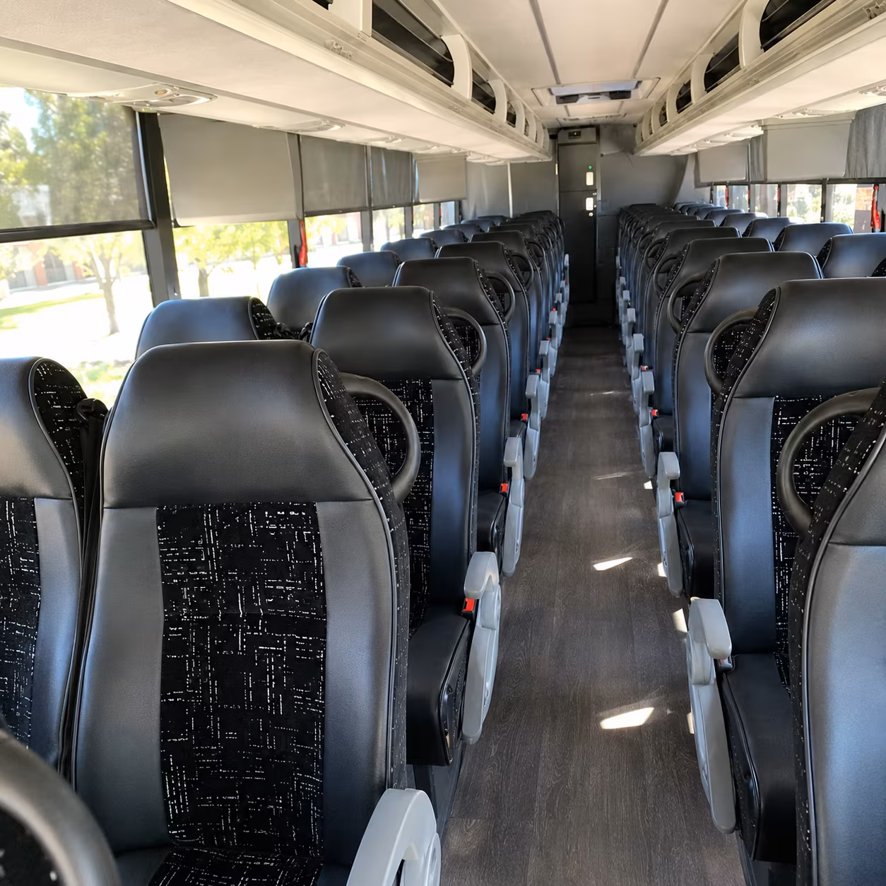 charter bus and minibus service for corporate groups flying through pdx