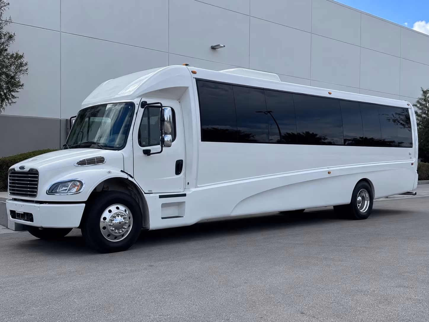 why rent using greshamminibuscompany com